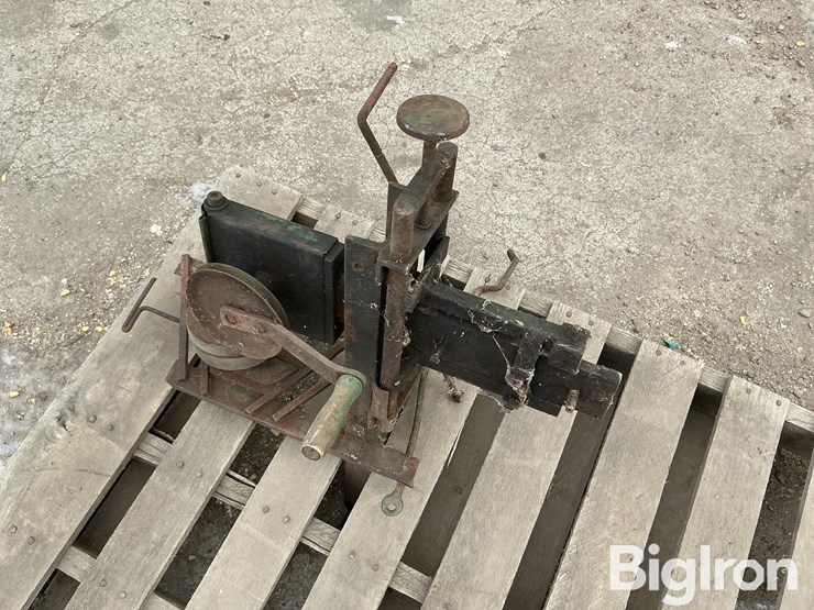 john-deere-antique-sickle-sharpener-image-13