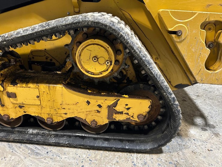 2020-caterpillar-259d3-image-18