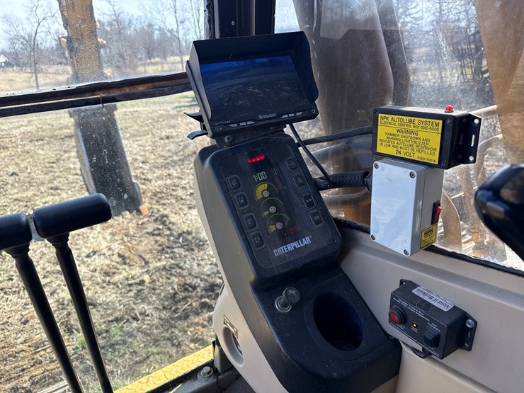 caterpillar-322-image-35