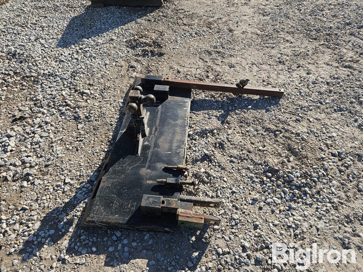 skid-steer-receiver-hitch-plate-w/accessories-image-7