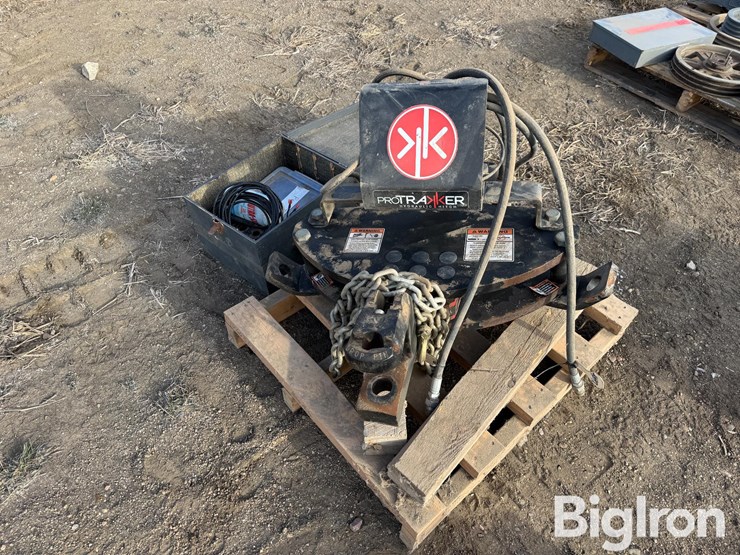 pro-trakker-hydraulic-guidance-hitch-image-1