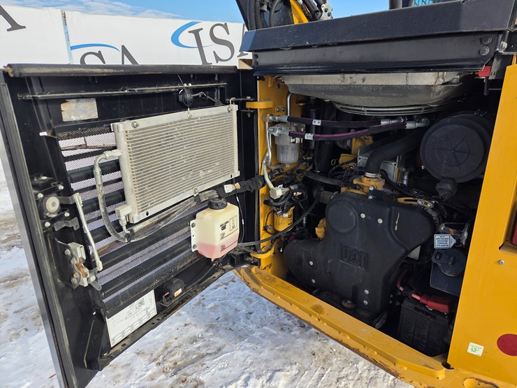 2021-caterpillar-299d3-image-29