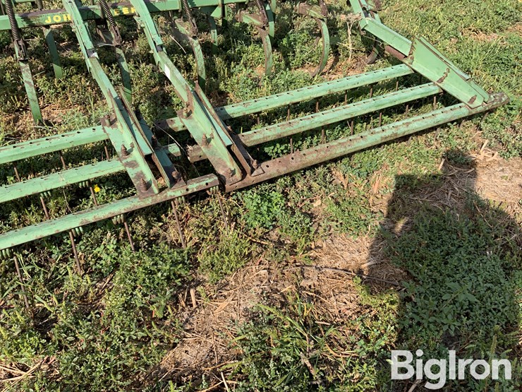 john-deere-12-image-16