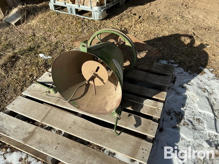 spreadway-grain-spreader-image-2