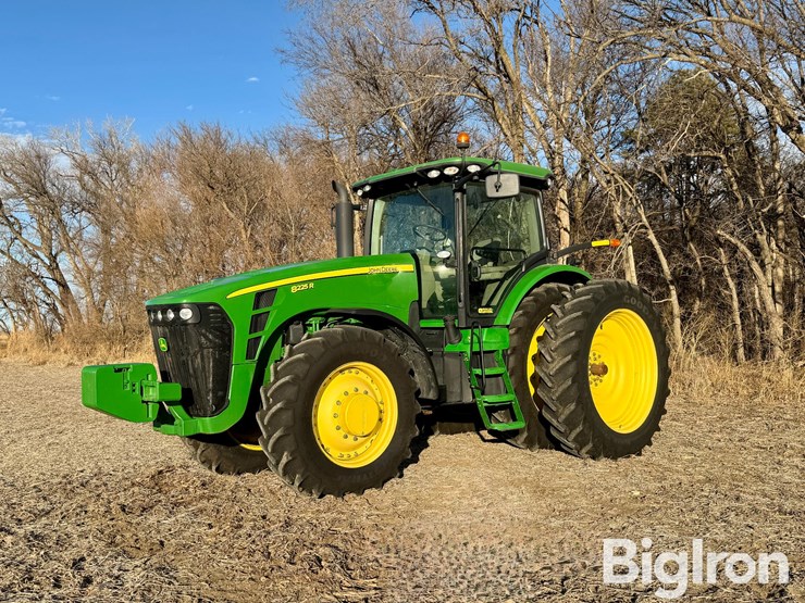 2010-john-deere-8225r-image-1