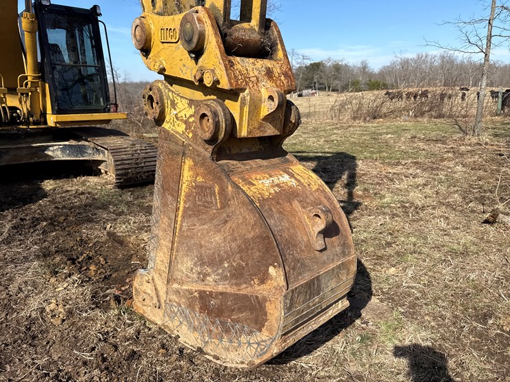 caterpillar-322-image-10