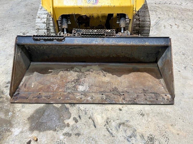 2020-caterpillar-259d3-image-39