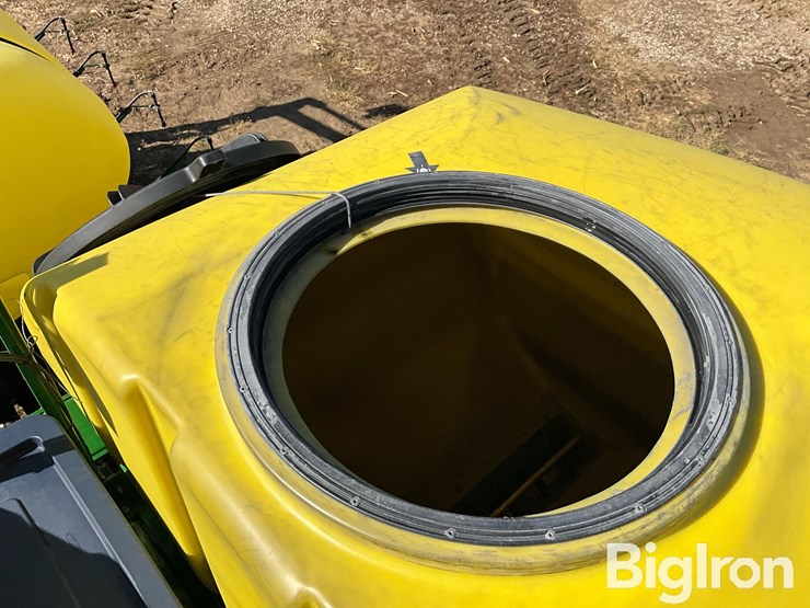 2021-john-deere-1775nt-image-15