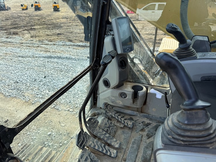 caterpillar-323fl-image-64