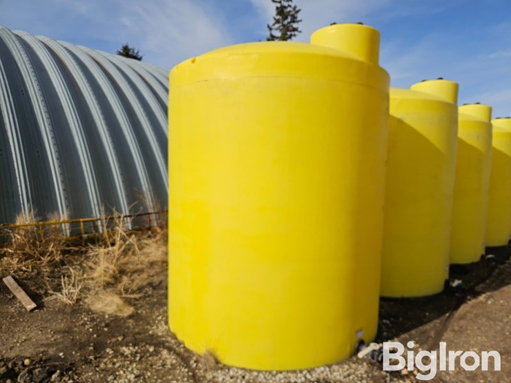 3000-gallon-vertical-poly-holding-tank-image-2