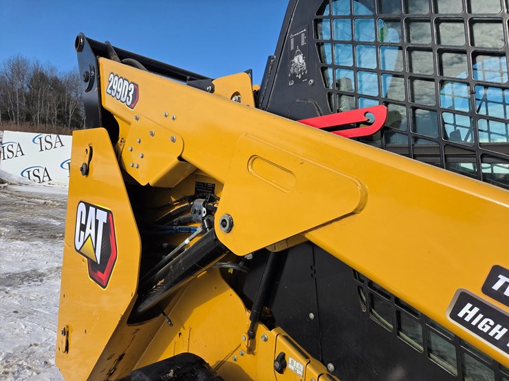 2021-caterpillar-299d3-image-19