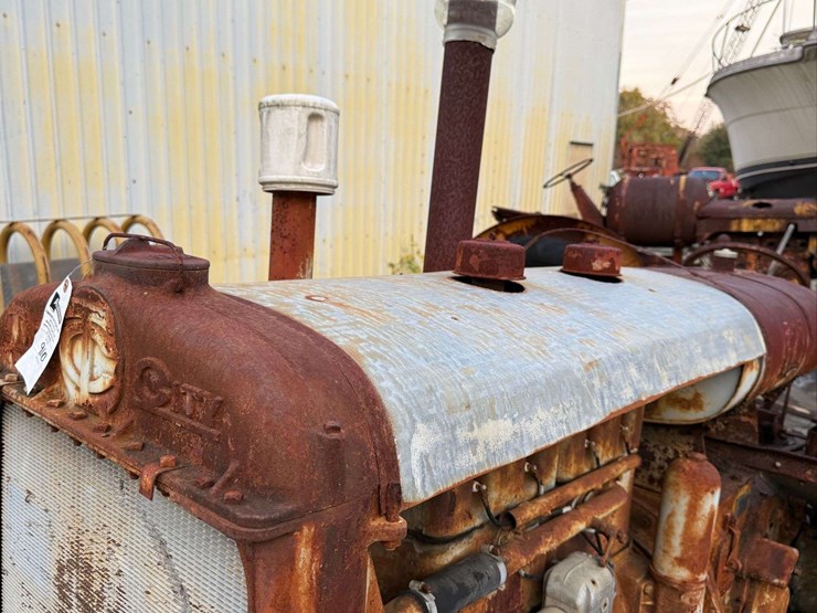 twin-city-21-32-tractor-image-32