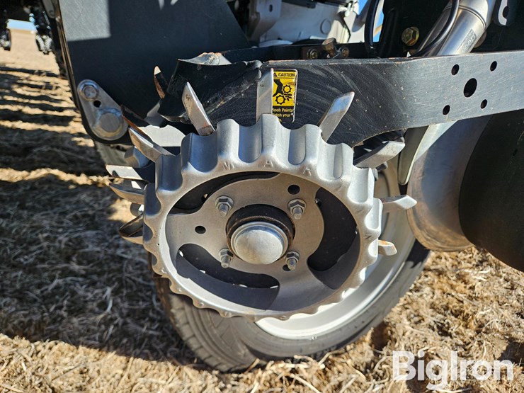 2023-harvest-international-24r30-high-speed-precision-ccs-planter-image-15