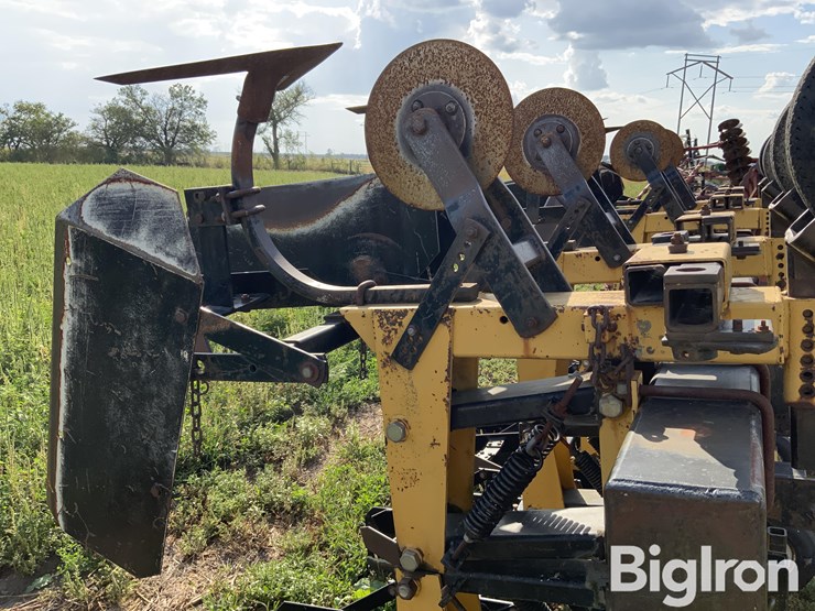 landoll-8r36-folding-cultivator-image-17