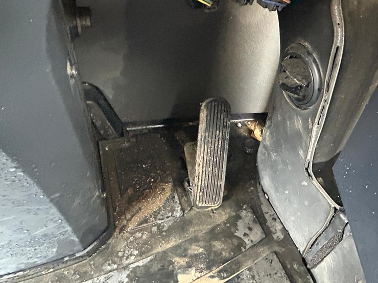 2021-kubota-r530-image-23