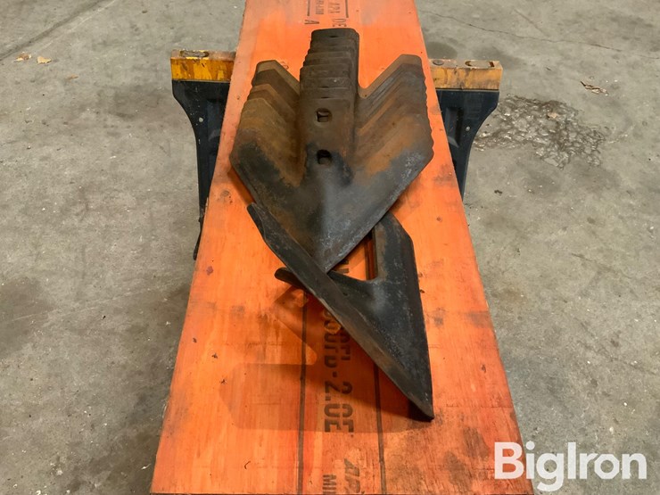 john-deere-cultivator-sweeps-image-2