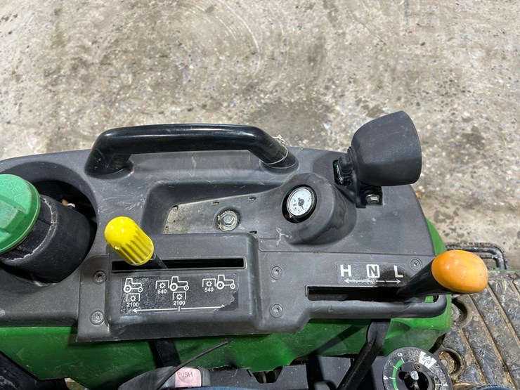 2025-deere-210le-image-31