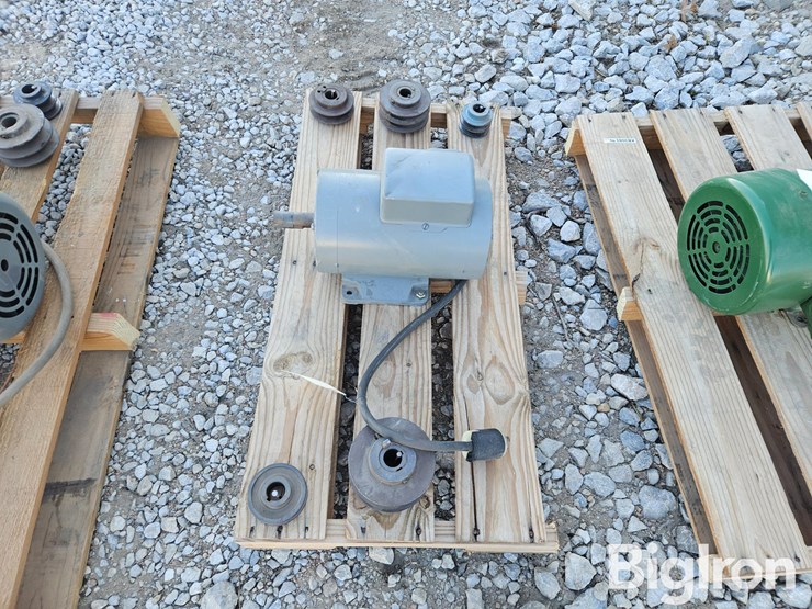 dayton-3-hp-electric-motor-image-3