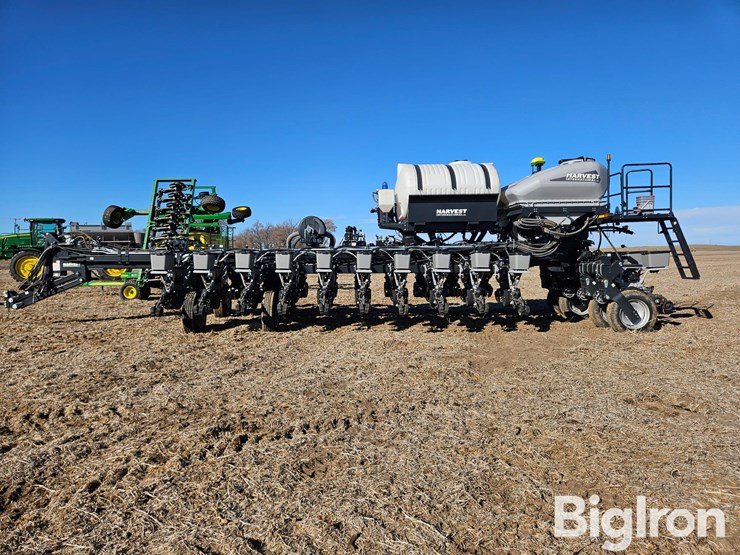 2023-harvest-international-24r30-high-speed-precision-ccs-planter-image-8