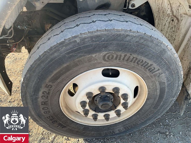 2016-freightliner-m2-106-image-9