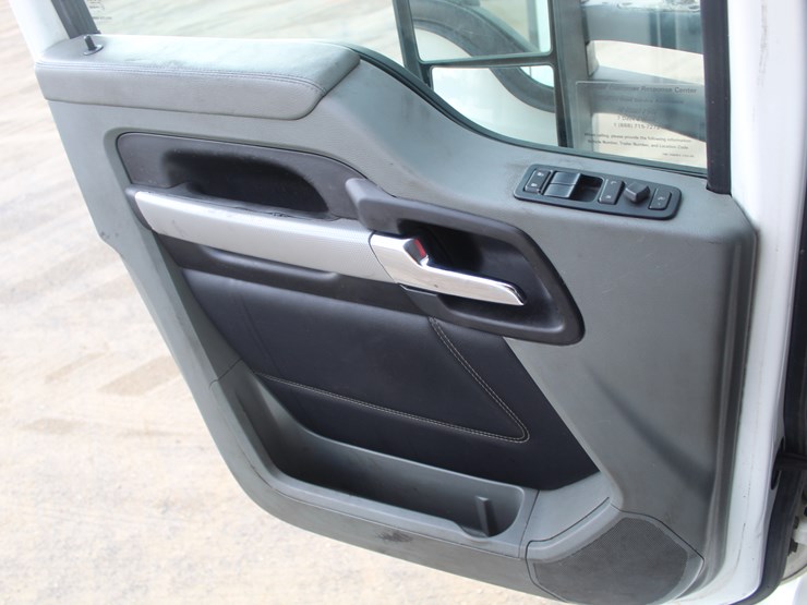 2020-kenworth-t680-image-12