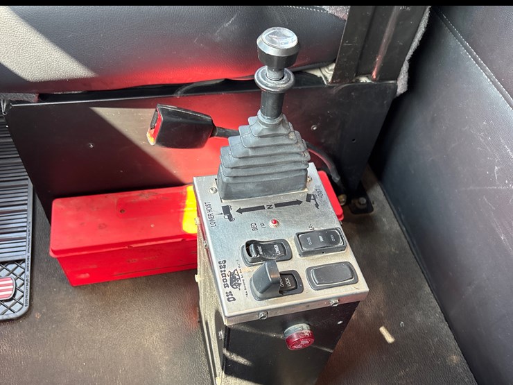 2023-kenworth-t880-image-9