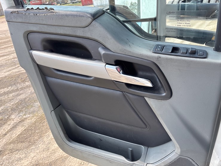 2020-kenworth-t680-image-13