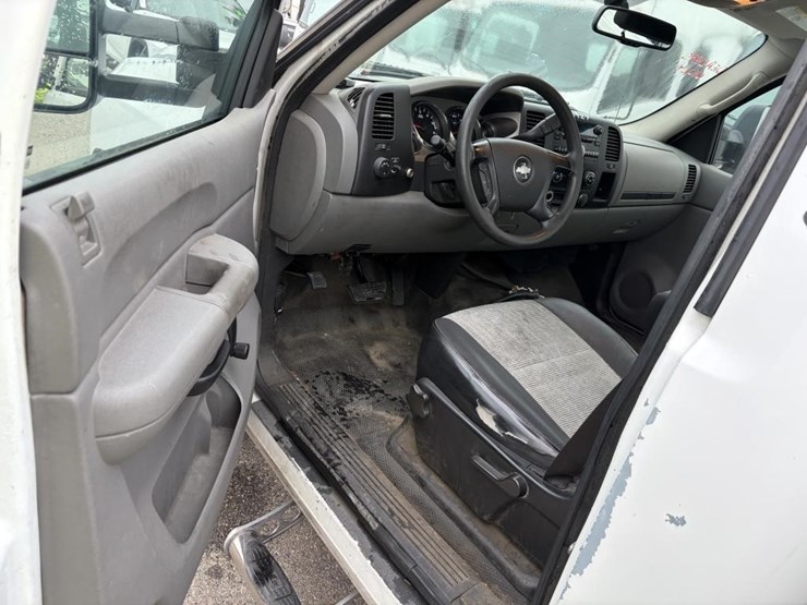 2009-chevrolet-2500-image-9