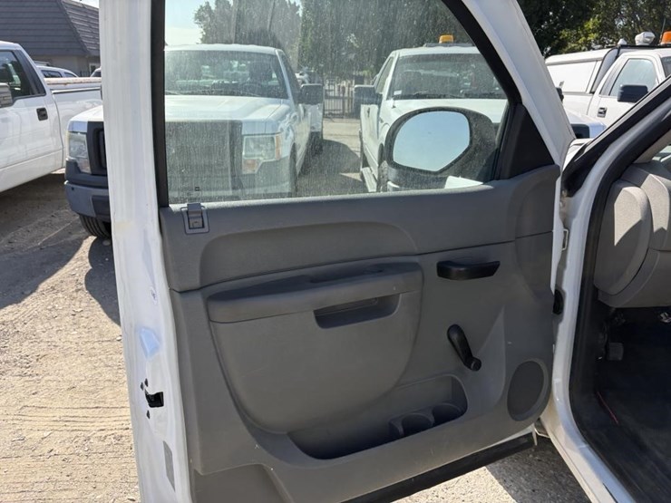 2011-chevrolet-1500-image-10