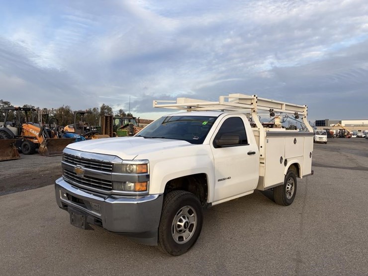 2016-chevrolet-silverado-2500-image-1