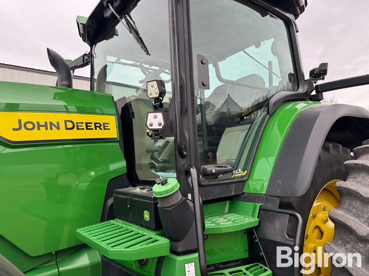 2021-john-deere-8r-370-image-17