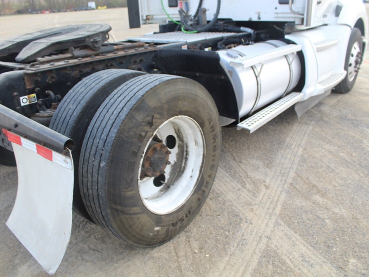 2020-kenworth-t680-image-14