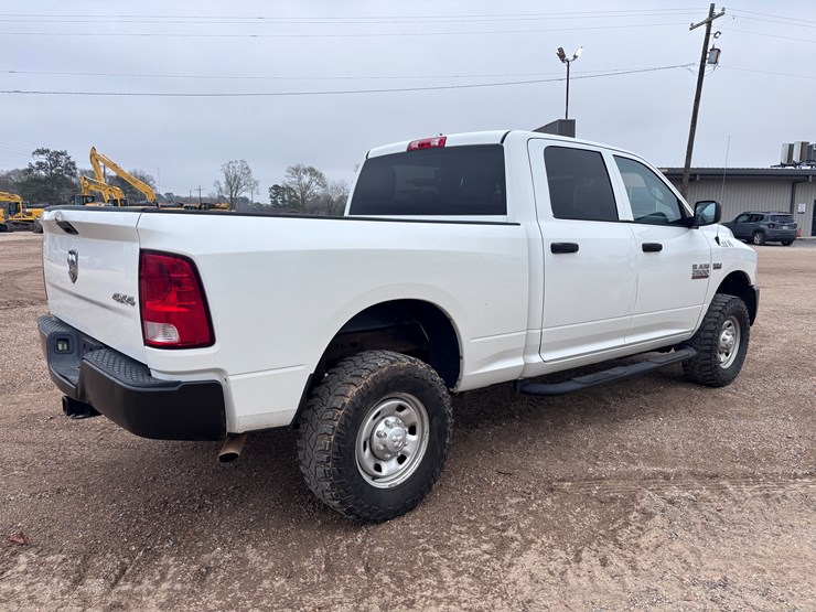 2014-dodge-3500-image-3