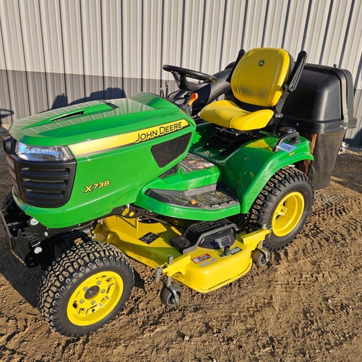 2019 JOHN DEERE X738