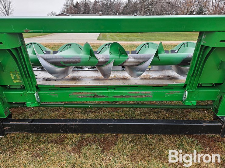 2017-john-deere-608c-image-9