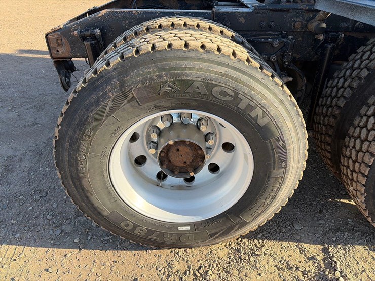 2007-peterbilt-379-image-22