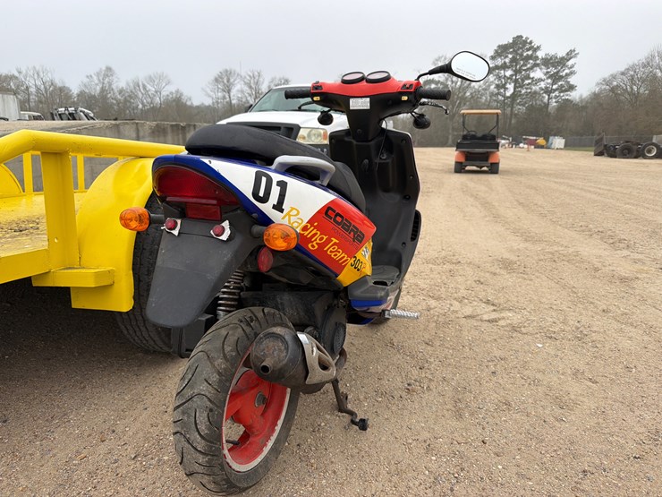 #1802-•-tgb-scooter,-red-and-white-|-for-parts/repairs-|-no-title-image-7