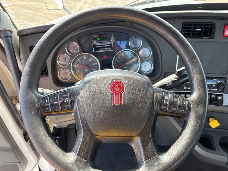 2020-kenworth-t680-image-9