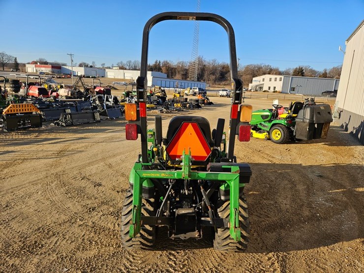 2018-john-deere-1025r-image-4