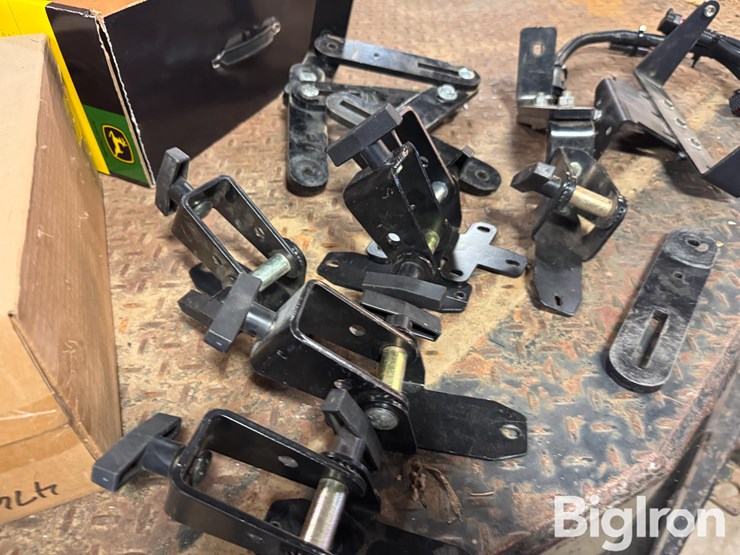 tractor-monitor-brackets-&-2630-harness-image-5