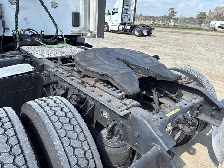 2020-kenworth-t680-image-5