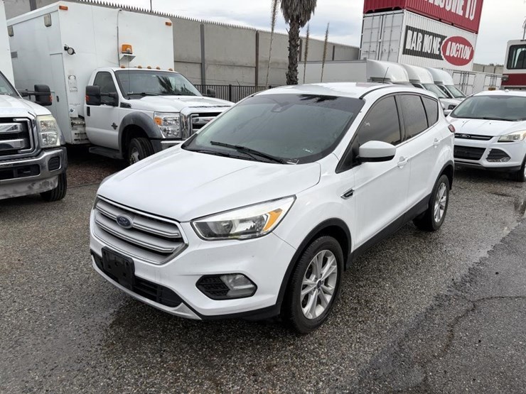 2019-ford-escape-se-image-1