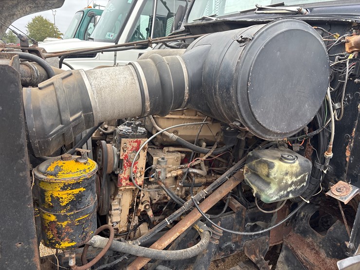 #1828-•-international-s-series-|-for-parts/repairs-|-title-delay-image-5