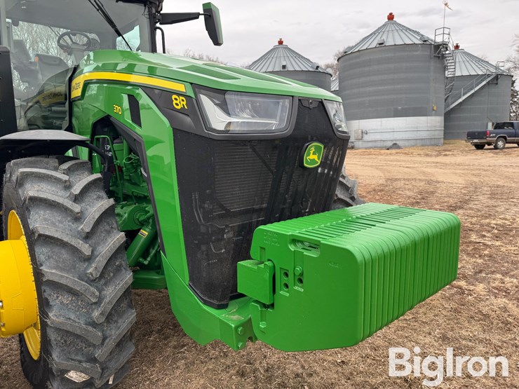 2021-john-deere-8r-370-image-11