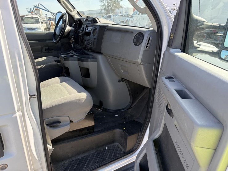 2013-ford-e350-image-9
