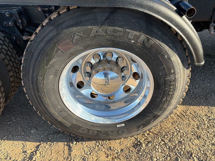 2007-peterbilt-379-image-25