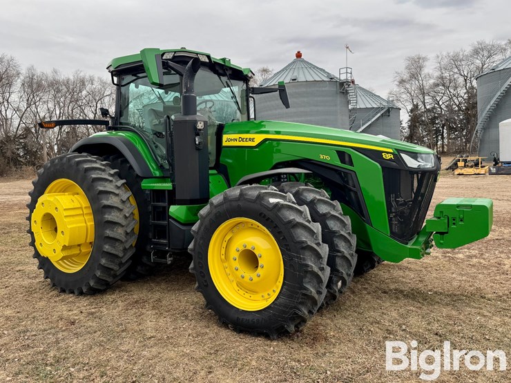 2021-john-deere-8r-370-image-3