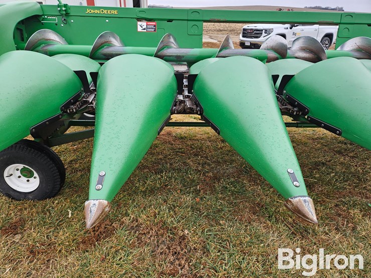 2017-john-deere-608c-image-17