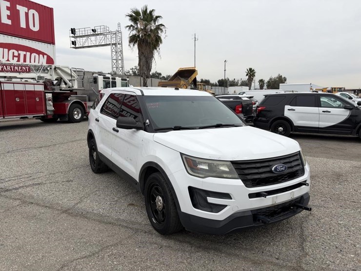 2016-ford-explorer-image-2