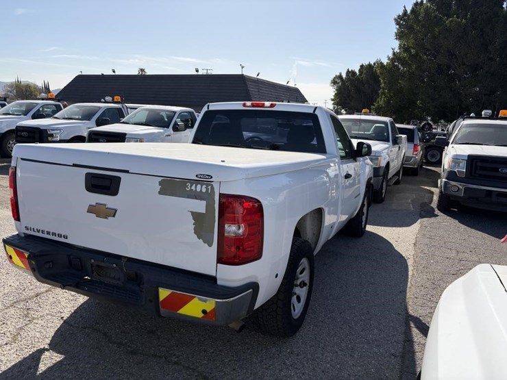 2011-chevrolet-1500-image-3